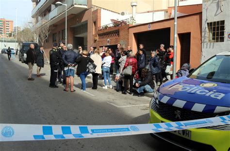 Los Vecinos Del Edificio Contiguo Al Derrumbado En Badalona Entran A