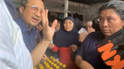 Ustaz Yusuf Mansur Dan Wahyu Nur Iman Gelar Pasar Murah Di Pasar Rebo