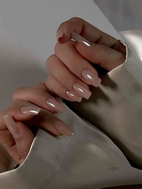 Hailey Bieber S Mirror Glaze Nails Are Like Glazed Donut Nails Times Gel Nails Nude
