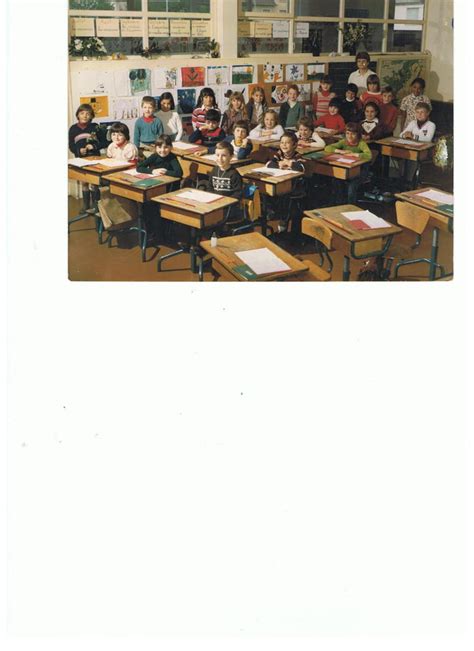 Photo De Classe CM1 Ou Cm2 De 1982 ECOLE DES ROSOIRS Copains D Avant