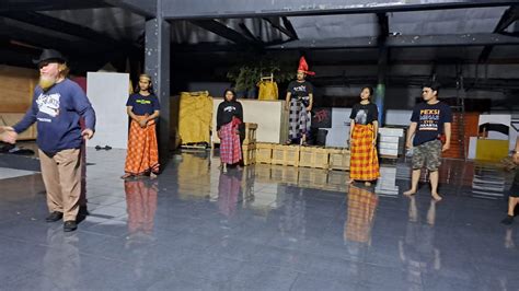 teater sultan hasanuddin ayam jantan  timur siap memukau penonton
