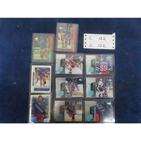 Wayne Gretzky Hockey Cards - McSherry Auction Service Ltd.