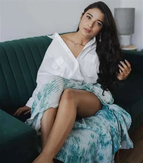 ಟಬ ಬಡಗ ಚತರ ಜ ಆಚರ ಬದಸ ಚತರಗಳ Actress Chaithra J Achar Stuns In Latest Hot