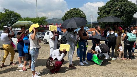 Caos Y Largas Filas Para Obtener Beneficio Del Programa Familias En Acci N