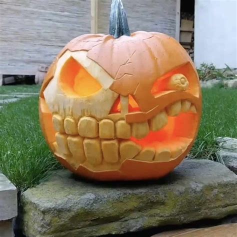 23 Best Pumpkin Carving Ideas You Have To Try This Halloween