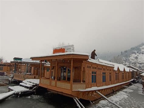 Kashmir-Peaceful House Boat Nagin Lake