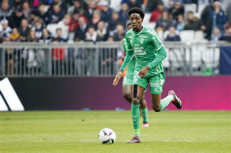 Mercato ASSE Fomba prend une décision radicale sur son avenir Foot