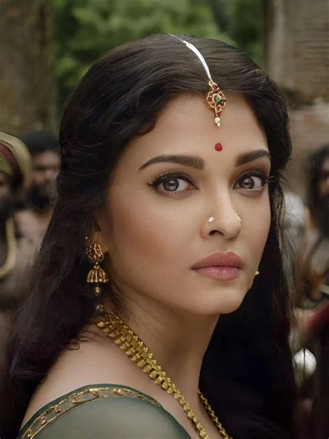 Aishwarya Rai Bachchan Hit Songs Beautiful Women Blonde Beautiful Girl Body Beautiful