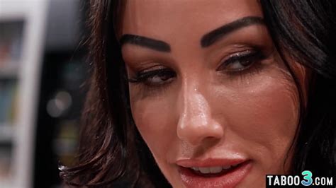 Busty Milf Jennifer White Masturbated And Fucked At A Public Laundromat Xxx Mobile Porno