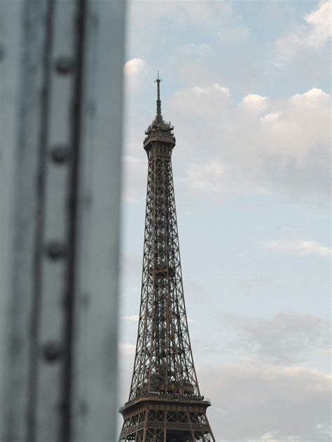 La Tour Eiffel Dominant La Ville De Paris Photo Photo Paris Gratuite