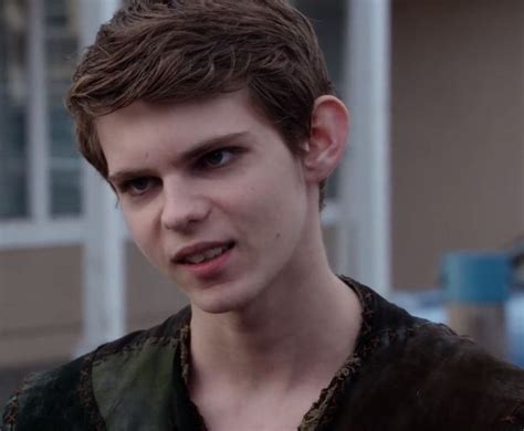 Pin By Winchester Girl23 On Peter Pan Ouat Robbie Kay Peter Pan