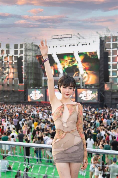 Hot Girl Ng I T Y Quay Ngo T Phong C Ch Khi I Qu Y Edm Ng I P Vi T Gi I Tr