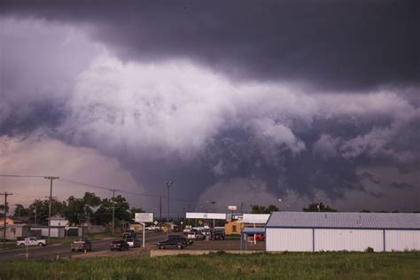 Storm Chaser Captures Incredible Photos In 'Tornado Alley' | Tornado pictures, Tornado alley ...