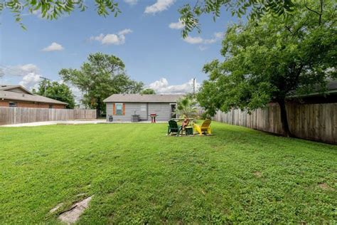 Pet Friendly In The Heart Of Baylor - Waco Vacation Rentals