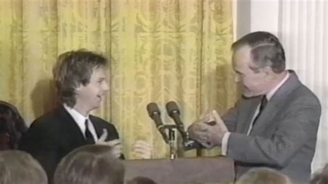 Watch When George Hw Bush Invited His Snl Doppleganger Dana Carvey