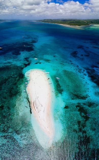 Vista Dell Isola Nuda Dal Cielo Equipaggi Il Rilassamento Prendendo Il