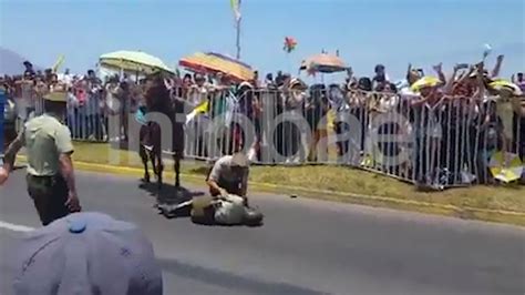 El Gesto Del Papa Francisco Con Una Carabinera Que Se Cayó De Su