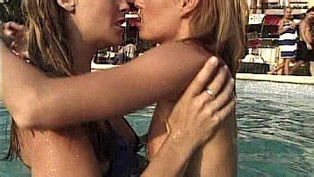 Metro Lesbian Sex Scene Extract XNXX