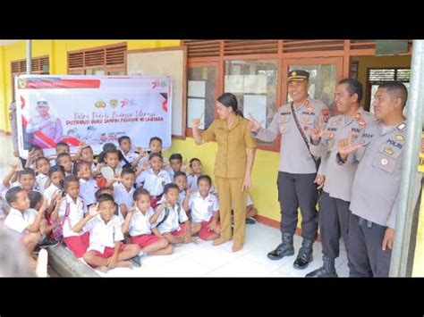 Polri Peduli Budaya Literasi Polres Manggarai Timur Bantu Buku Ke