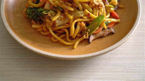 stir-fried yakisoba noodles with vegetable in vegan style - Vegan and ...