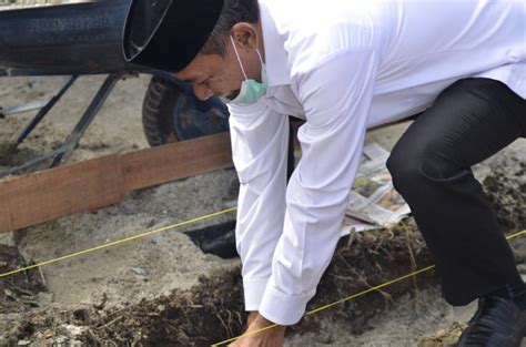 Wali Kota Palu Letakkan Batu Pertama Masjid Al Hidayah Tondo