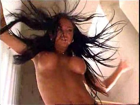 Kristina Nue Dans Les Escaliers XVIDEOS