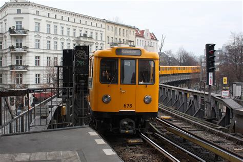 BVG U Bahnzug 678 nach Ruhleben fährt in den Bahnhof Schl Flickr