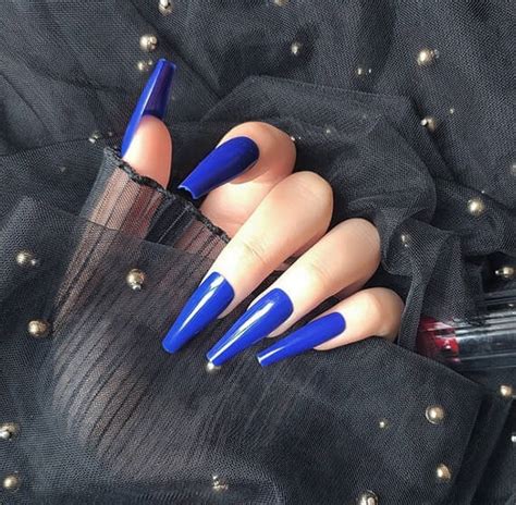 20 Gorgeous Navy Nails For A Refreshing Manicure