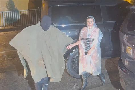 Kanye West não permite que sua esposa Bianca Censori use roupas