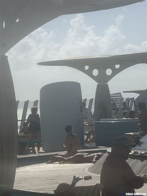 Kreuzfahrt Babe Im Bikini Das Bikini Bilder Album