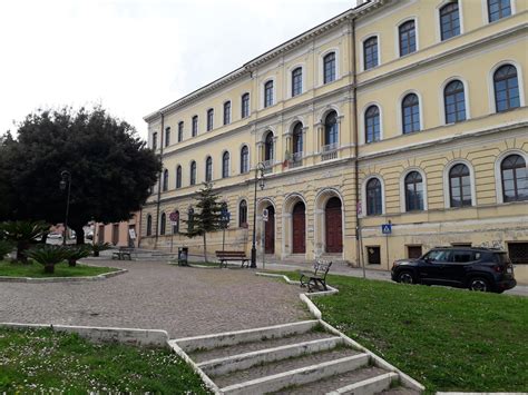 Giulianova Scuola De Amicis Liberata Dai Ponteggi Ma I Problemi Non