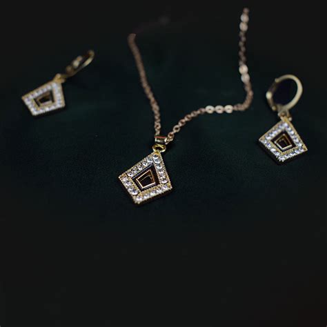 Stylish Diamond Square Pendant Set - UClick.pk