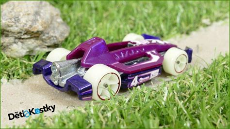 Model Autíčka Hot Wheels Arrow Dynamic Glow Wheels detiakostky cz