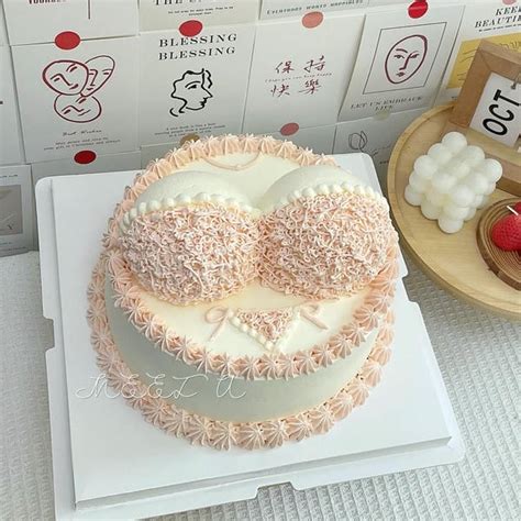 Đốt nóng bữa tiệc với mẫu bánh sinh nhật bikini cực cháy