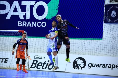 Foz Cataratas comemora vitória sobre o Pato Futsal Toque do Buza