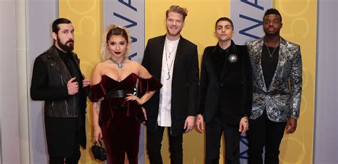 VIDEO Pentatonix Perform Moving Cover Of Hallelujah During Their