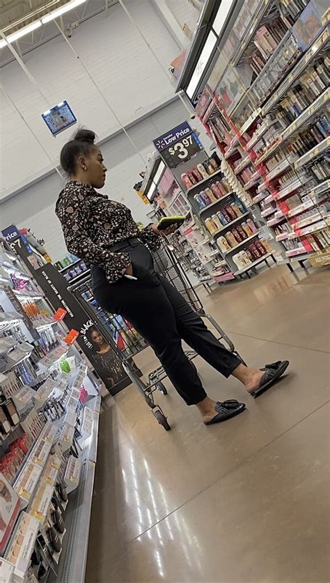 Sexy Juicy Big Bubble Butt Lightskinned Ebony Milf Dressed Classy Tight Jeans Forum