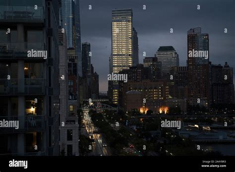 City Street Cars Skyscrapers Hi Res Stock Photography And Images Alamy