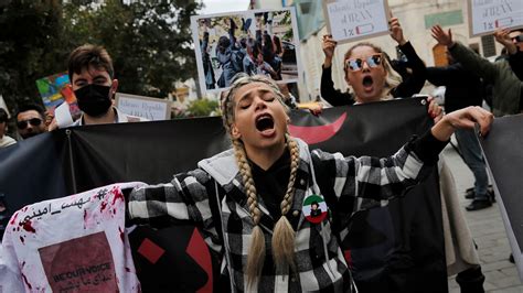 Irán Continúan Las Protestas Contra La Dictadura Mientras La Represión Es Brutal En Irán