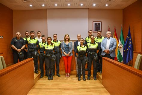 La alcaldesa recibe a los diez nuevos agentes en prácticas de la