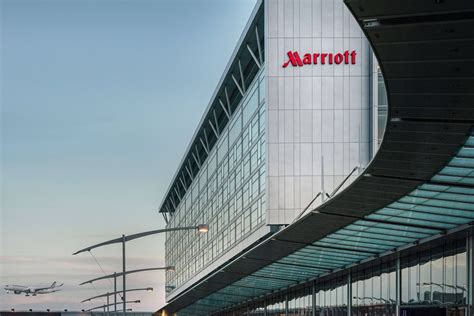 View Our 4-Star Airport Hotel | Montreal Airport Marriott In-Terminal Hotel