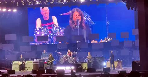 Foo Fighters Faz Primeiro Show Com Josh Freese Veja Vídeos E Setlist