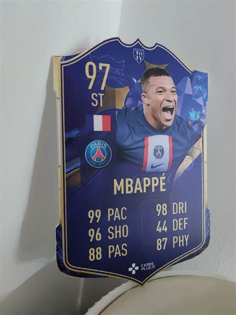 FIFA 23 Ultimate Team Kylian Mbappé TOTY card gigante CardsPlus it