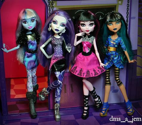 Picture Day Abbey Spectra Draculaura And Cleo By Dms A Jem Monster High Dolls Monster High