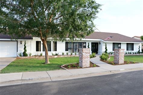 Modern Ranch House: Our Black and White Exterior Paint - Classy Clutter ...