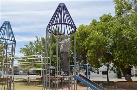 Trabaja Gobierno Municipal en mejorar imagen de parque Los Álamos