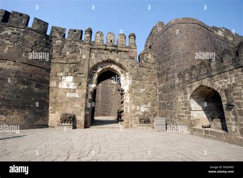 View daulatabad devgiri fort aurangabad hi-res stock photography and ...