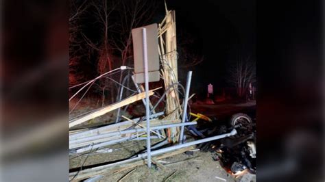 Wasaga Beach Ont Without Power After Crash Snaps Hydro Pole Ctv News