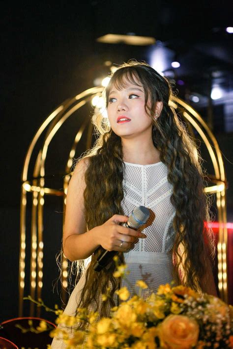 Vừa chia tay bạn gái hot girl Lê Hiếu vướng tin đồn tình cảm với ca sĩ trẻ
