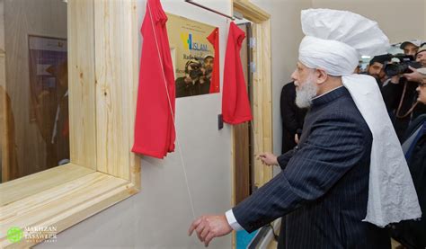 Head Of Ahmadiyya Muslim Community Launches Voice Of Islam Radio To